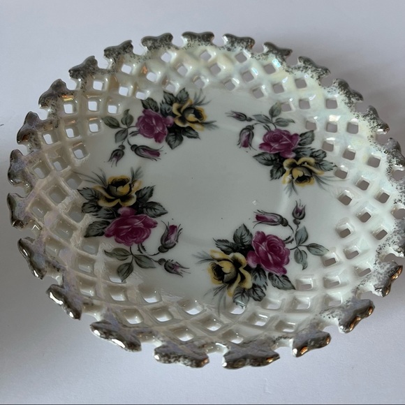 Vintage Teacup and saucer floral print - Picture 10 of 16
